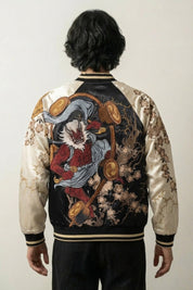 Japanische Sukajan-Souvenirjacke mit Donnergott Raijin mit Trommeln, Rückenansicht der Stickerei