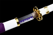 Ame no Habakiri Katana (One Piece) – Styling-Aufnahme im traditionellen japanischen Stil