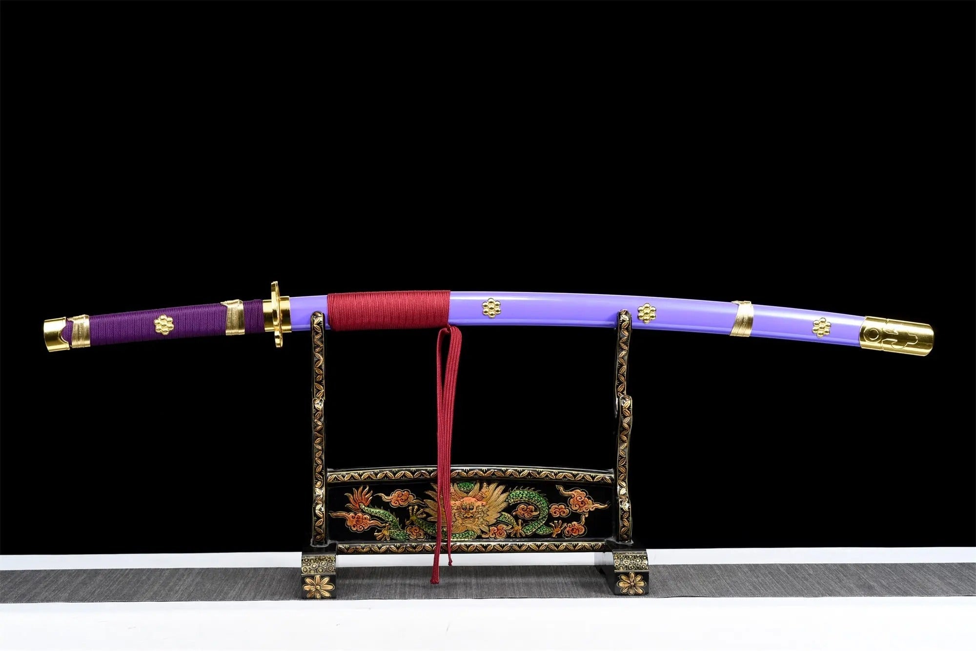 Enma Katana (One Piece) – Styling-Aufnahme im traditionellen japanischen Stil