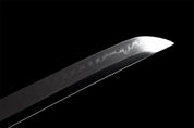 Jin Sakai Katana – Styling-Aufnahme im traditionellen japanischen Stil