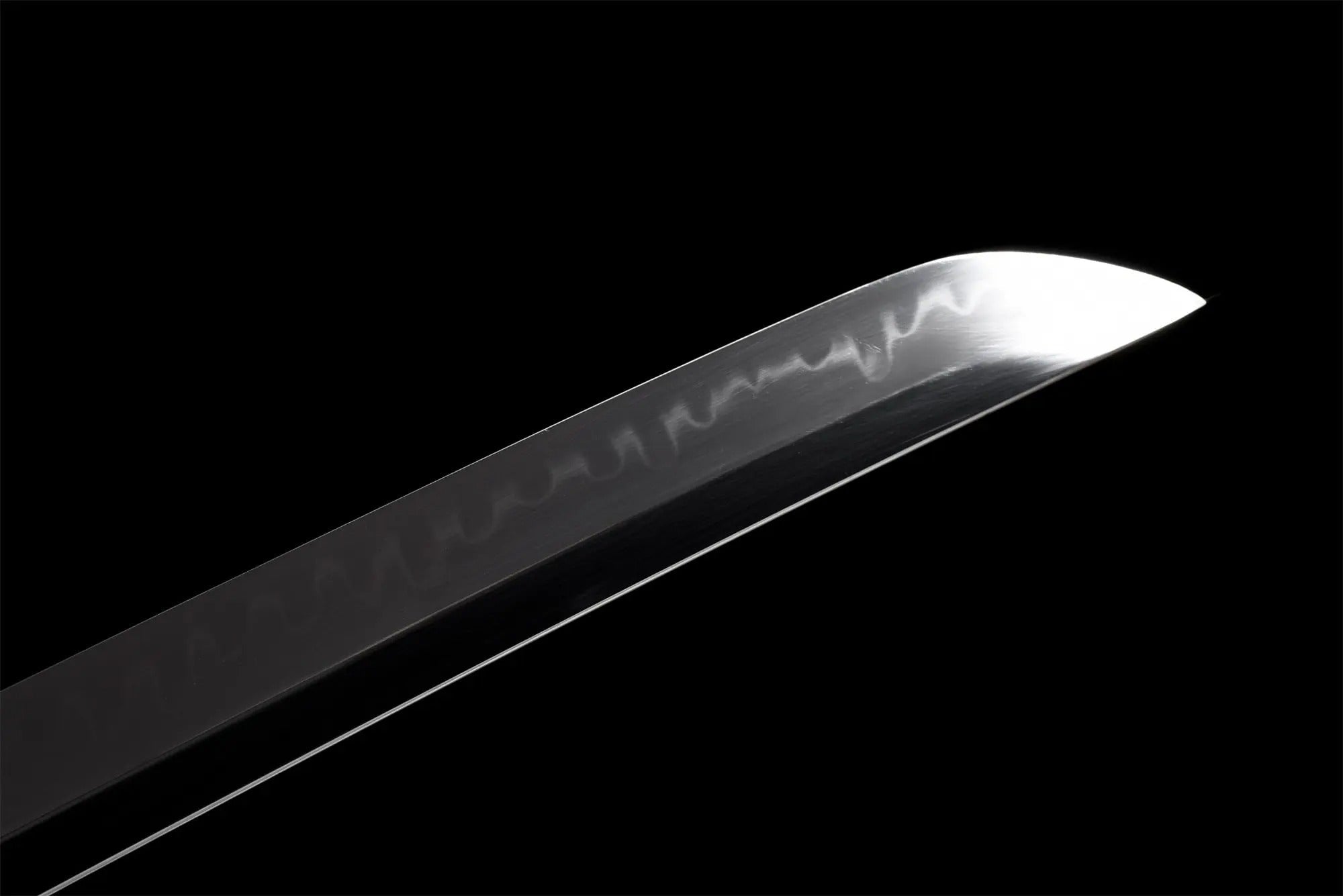 Jin Sakai Katana – Styling-Aufnahme im traditionellen japanischen Stil