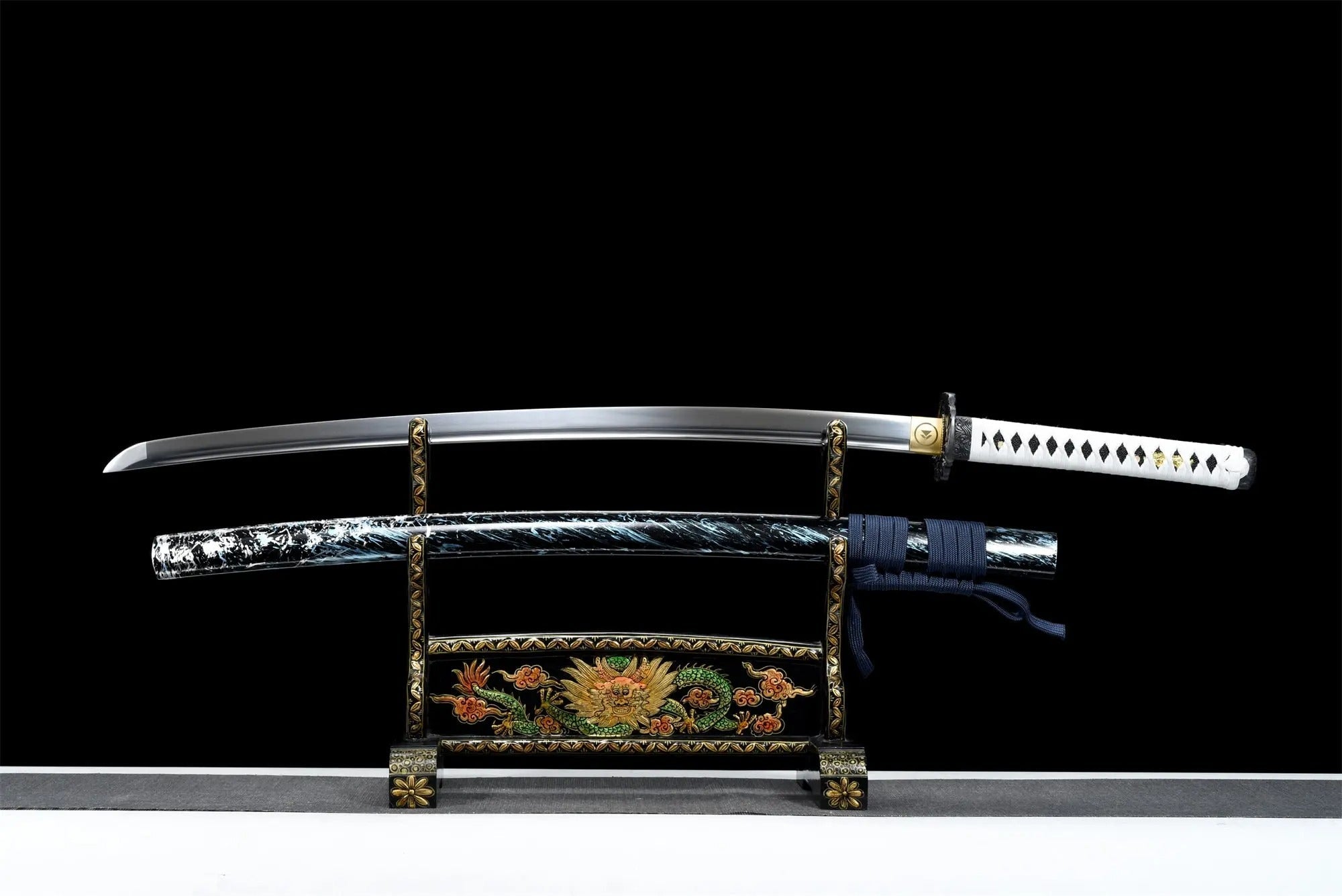 Ghost of Tsushima Katana – Nahaufnahme Katana mit japanischem Motiv