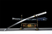 Ghost of Tsushima Katana – Styling-Aufnahme im traditionellen japanischen Stil