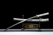 Weißes Katana-Schwert – Close-up mit Premium-Verarbeitung