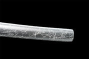 Weißes Katana-Schwert – Nahaufnahme Katana mit japanischem Motiv