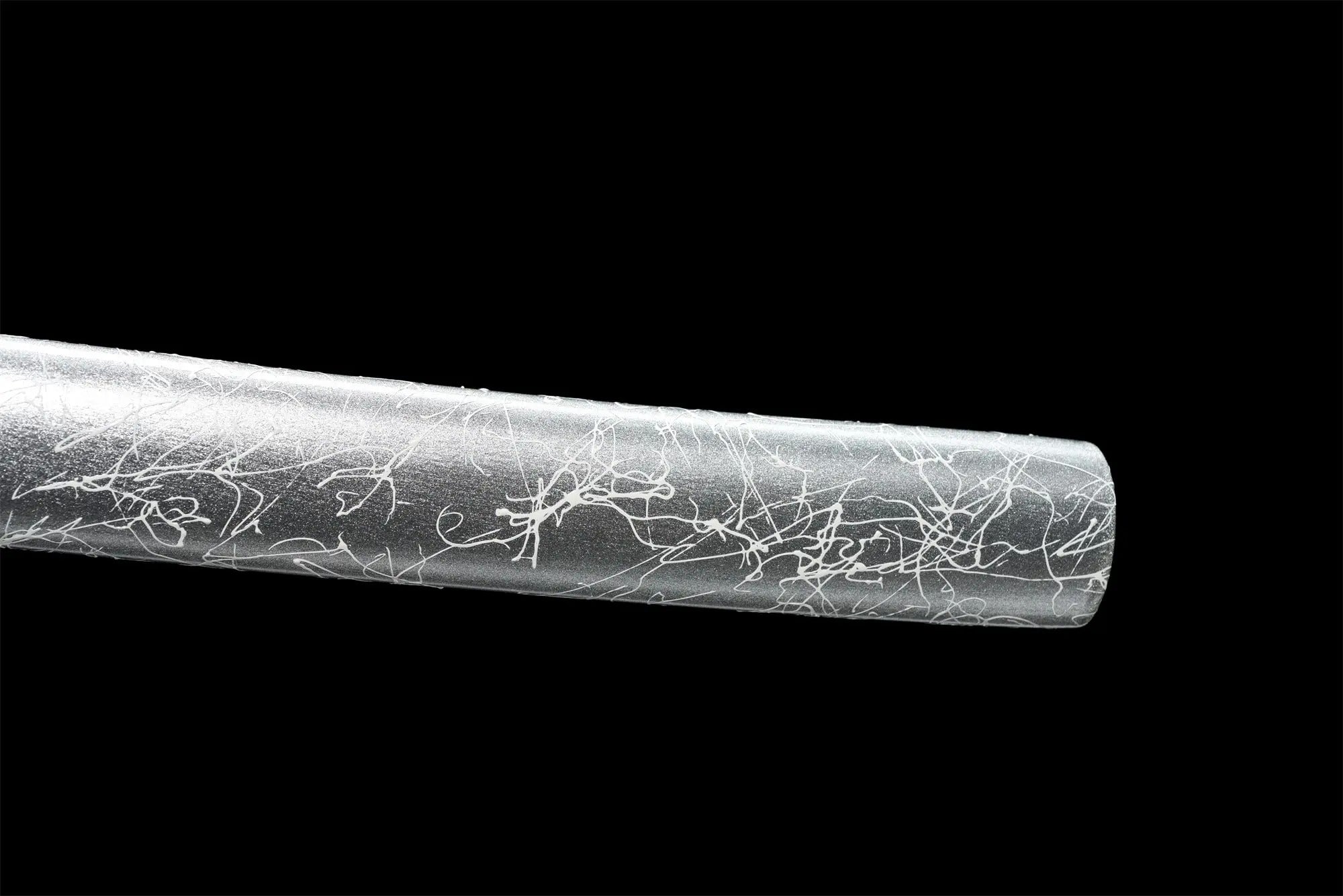 Weißes Katana-Schwert – Nahaufnahme Katana mit japanischem Motiv