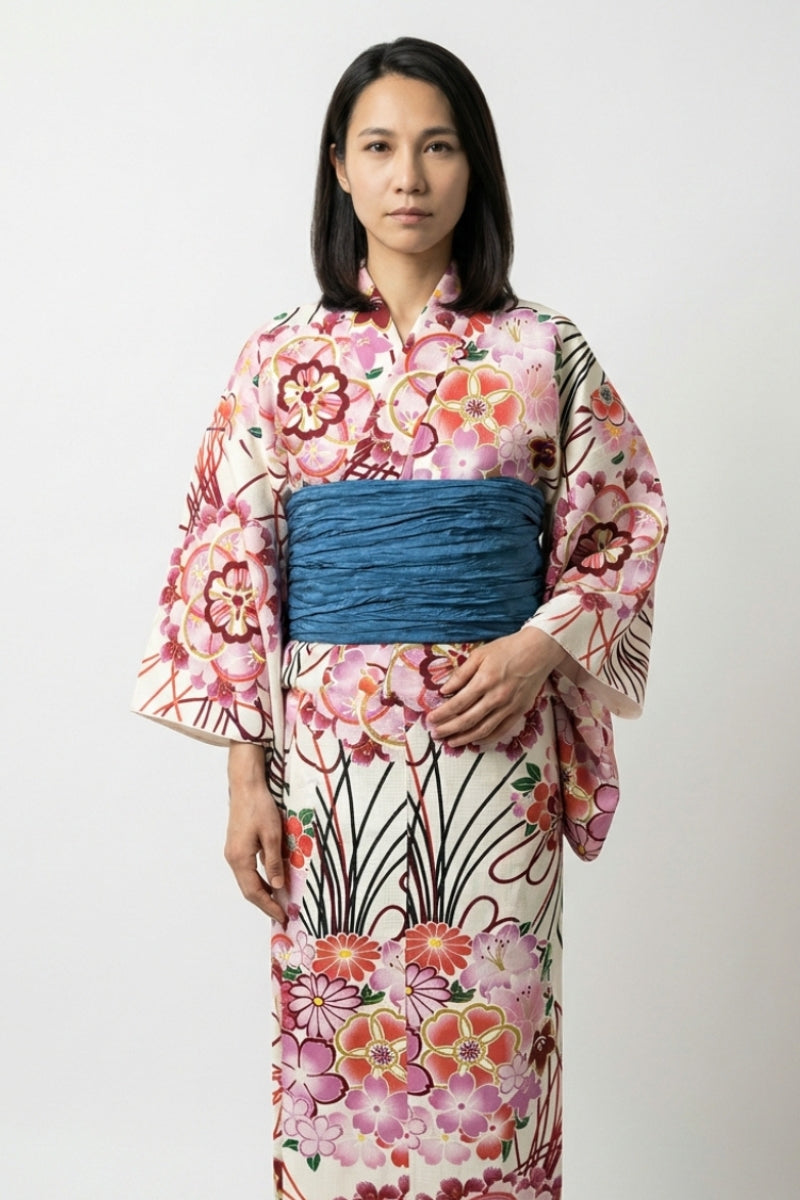 Rosa Japanischer Kimono 'Hanayo' – japanischer Damen-Kimono mit Obi, Frühlingsblüten, blauer Obi, Vorderansicht