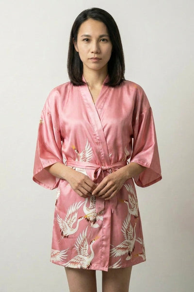 Rosa japanischer Pyjama im Kimono-Stil