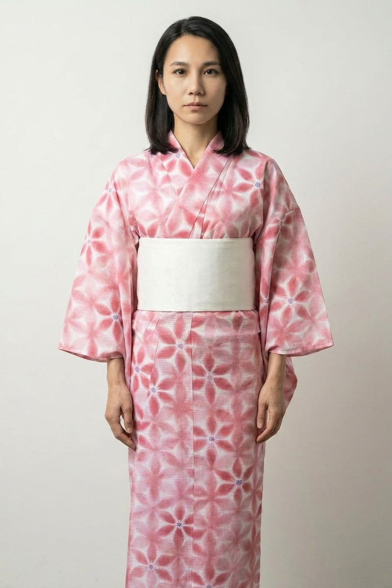 Rosa Yukata für Damen 'Asanoha' – japanischer Damen-Kimono mit Obi, Asanoha-Sterne, Shibori-Verlauf, Vorderansicht