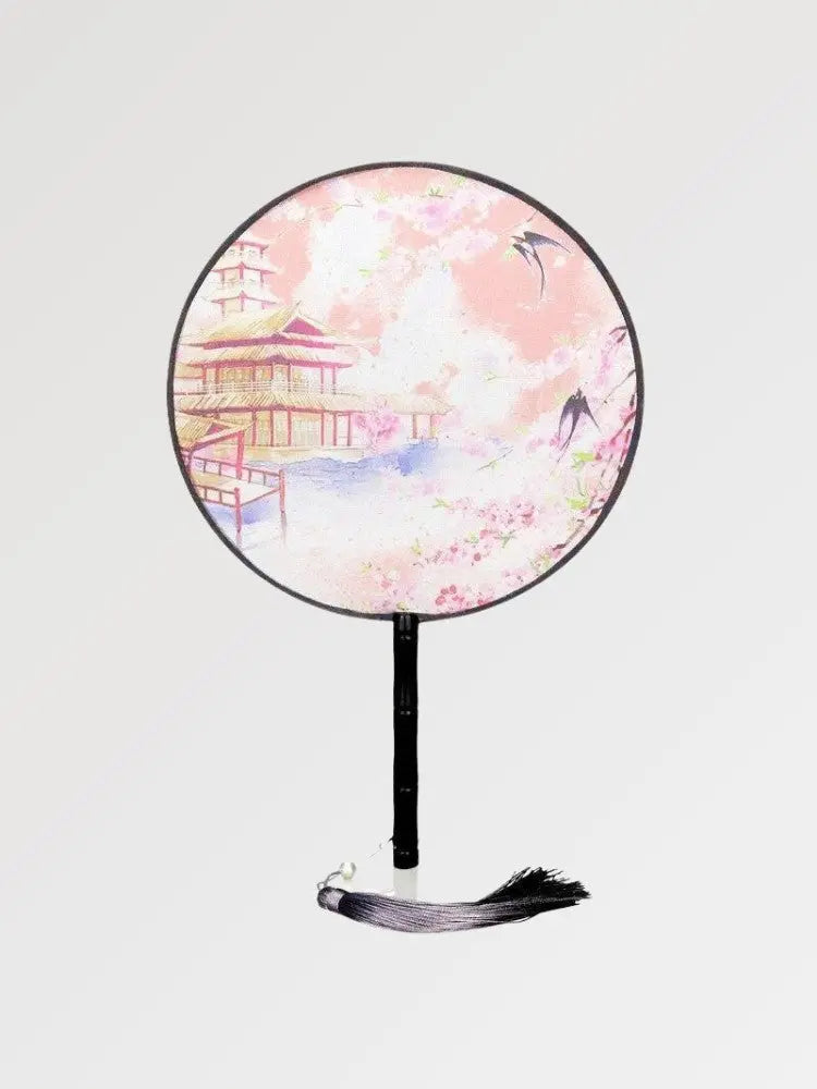 Runder japanischer Tempelfächer Toyoake – japanischer Fächer, runder rosa Uchiwa mit Tempel und Sakura, entfaltete Ansicht