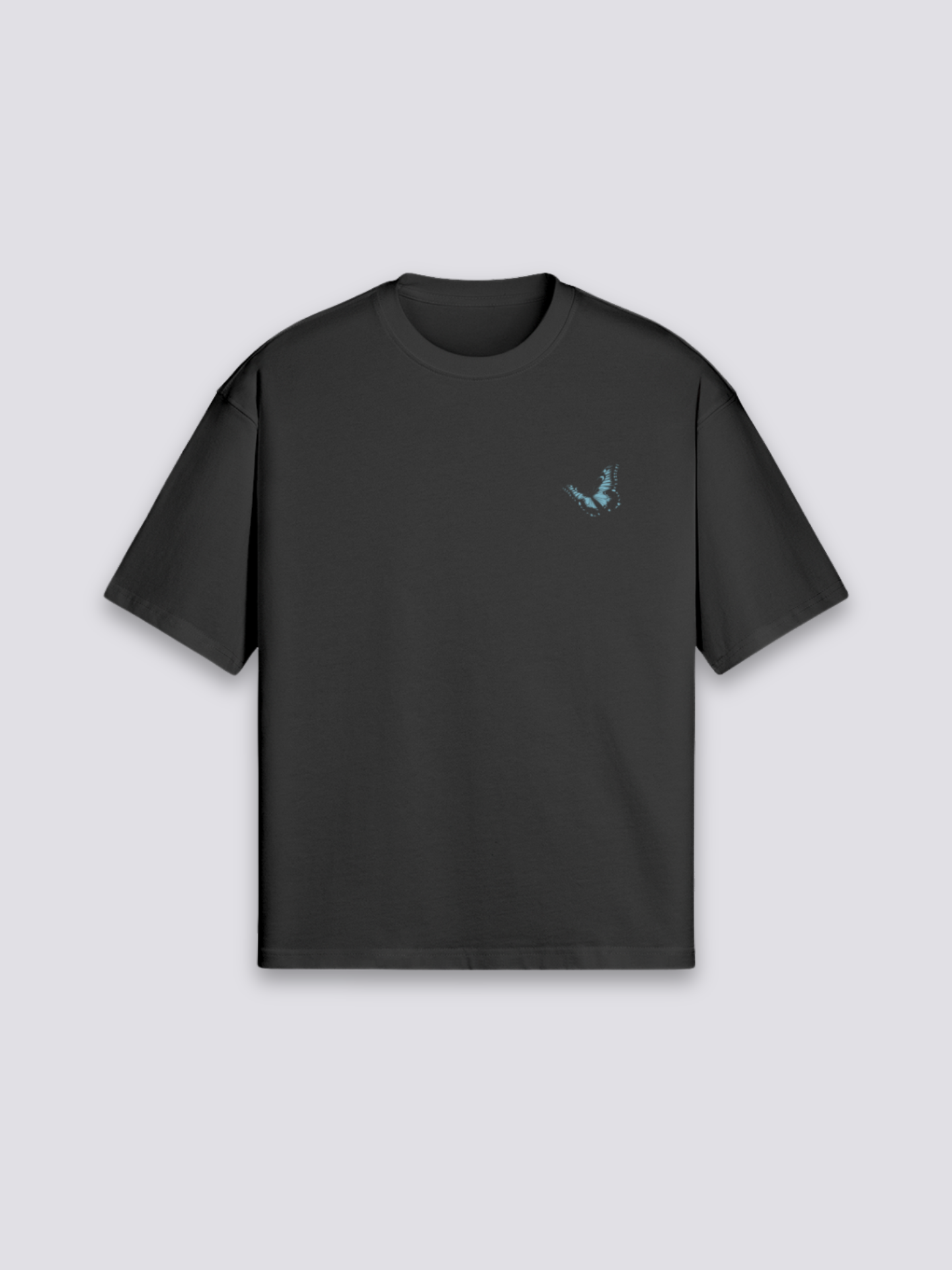 Schmetterling-T-Shirt mit dramatischem Porträt, Symbol der Verwandlung, oversize Baumwolle, Gesamtansicht getragen