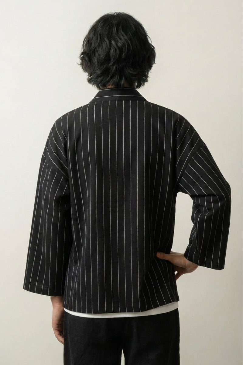 Schwarz-weiße Kimono-Jacke Kaito grafisch strukturiert, Männer, Rückenansicht