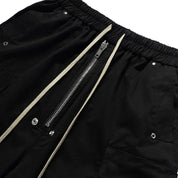 Schwarze Cargo-Shorts, Detailaufnahme Stoff – Denim-Shorts Herren japanischer Streetwear
