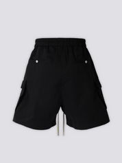 Schwarze Cargo-Shorts, Komplettansicht im Outfit – Denim-Shorts Herren japanischer Streetwear