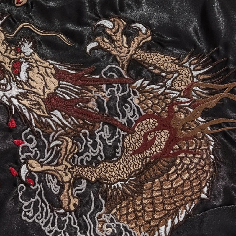 Sukajan mit zwei gespiegelten Drachen auf Schwarz, Rippbündchen-Detail
