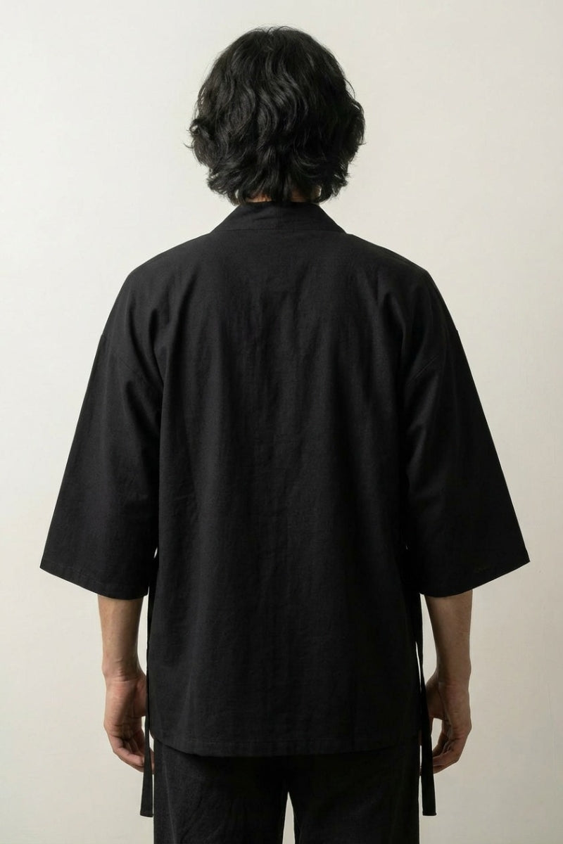 Schwarzer Herren-Kimono Yuudai weiter Schnitt mittellang, Männer, Rückenansicht