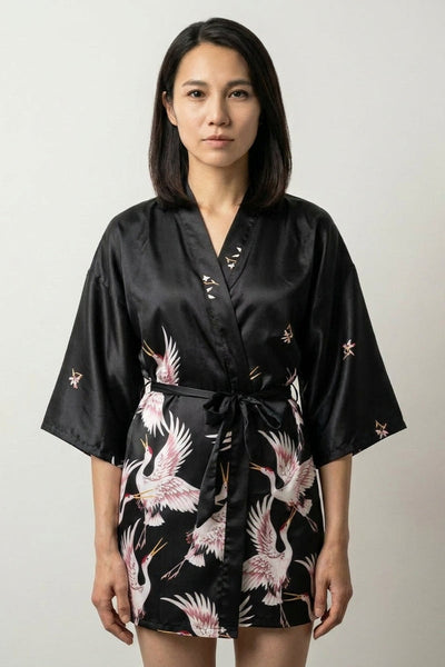 Schwarzer japanischer Pyjama im Kimono-Stil
