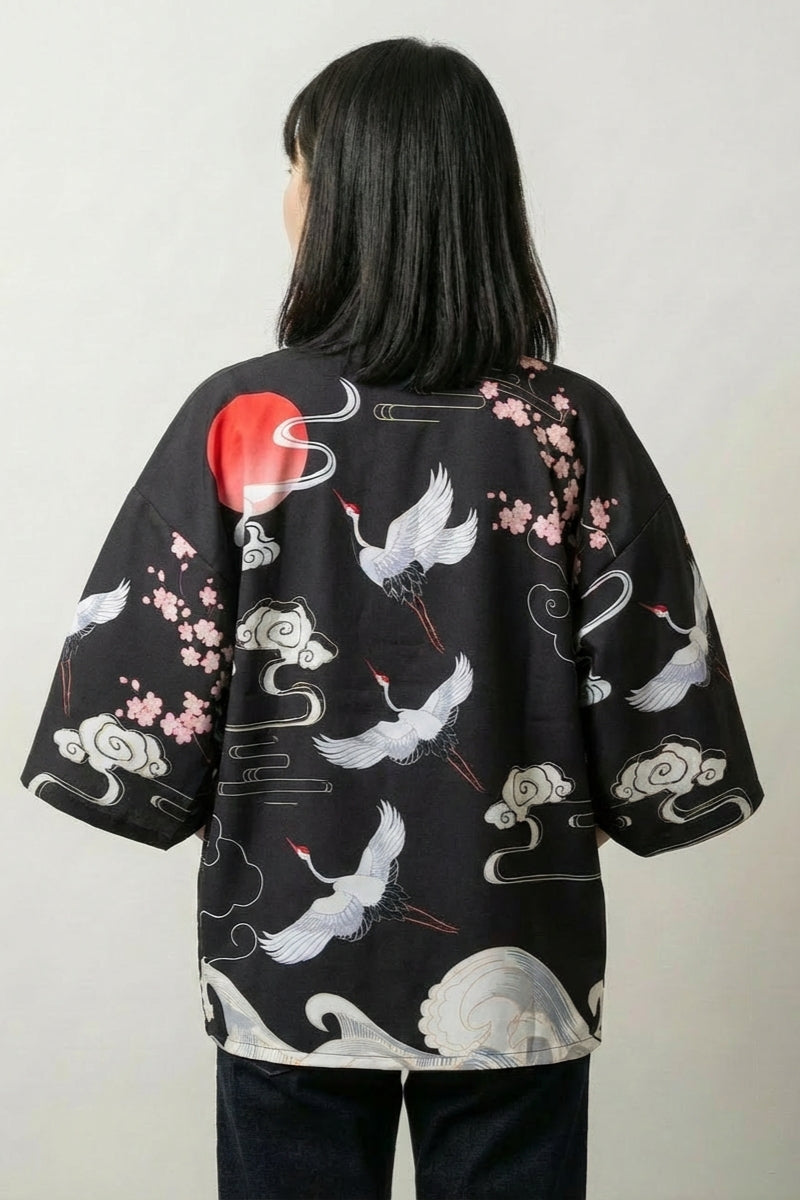 Seiden-Kimono-Jacke 'Osaka' für Damen, Rückansicht offen getragen – Damen Kimono-Jacke japanischer Haori mit Pflaumenblüten und Wellen