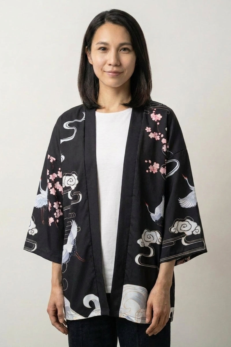 Seiden-Kimono-Jacke 'Osaka' für Damen – Damen Kimono-Jacke japanischer Haori mit Pflaumenblüten und Wellen, Vorderansicht