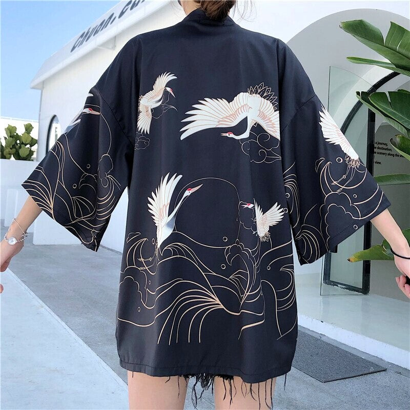 Kurzer Kimono für Frauen 'Setsuko' – mit Obi: detailreicher Kimono im japanischen Stil