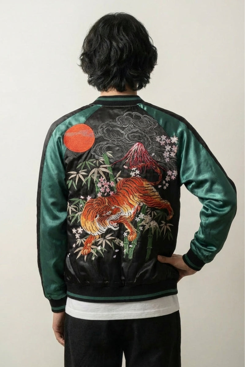 Japanische Sukajan-Souvenirjacke mit Tiger als spirituellem Wächter des Westens, Rückenansicht der Stickerei