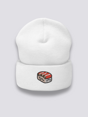 Sushi-Beanie – Beanie, gesticktes Lachs-Nigiri in Großaufnahme, Vorderansicht