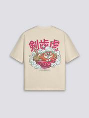 T-Shirt mit japanischer Schrift, Katakana Ramen und Säbelzahntiger, Typografie-Druck, oversize, Detailansicht des Motivs