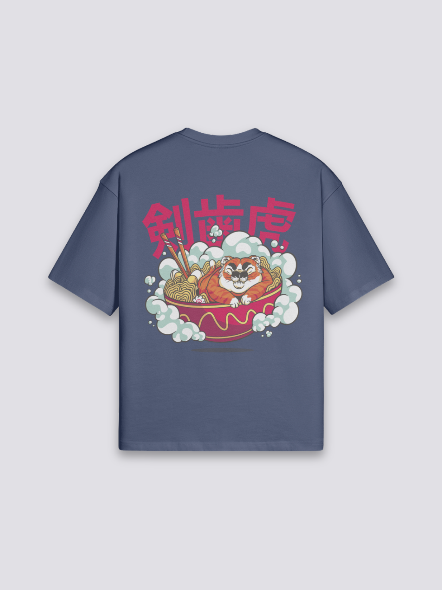 T-Shirt mit japanischer Schrift, Katakana Ramen und Säbelzahntiger, Typografie-Druck, oversize, Nahaufnahme des Drucks