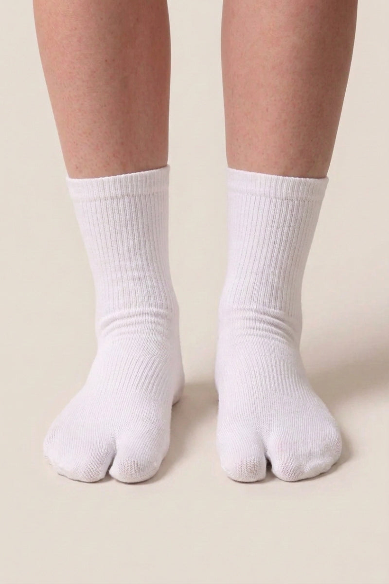 Weiße japanische Tabi Socken mit getrenntem Zeh