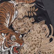 Sukajan mit Tiger im vollen Angriff, Ansicht der Ärmel