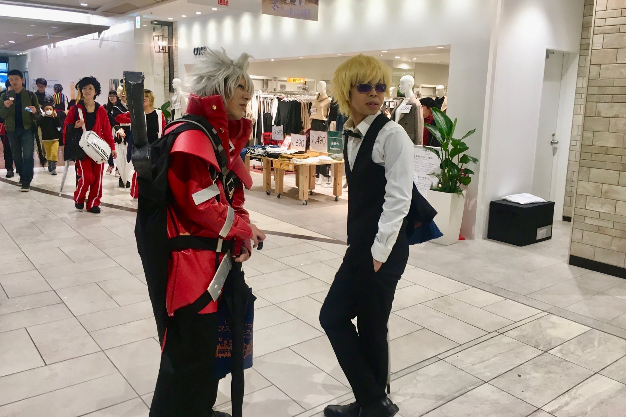 Cosplay und Anime in einem Einkaufszentrum in Tokio – japanische Pop- und Anime-Kultur