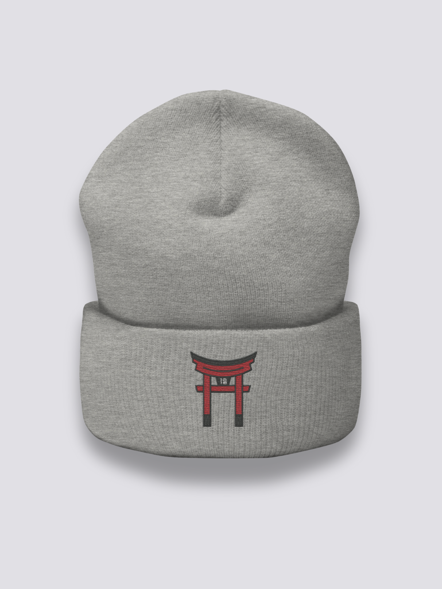 Torii-Beanie – Beanie, großes gesticktes zinnoberrotes Torii, Detailaufnahme der Stickerei
