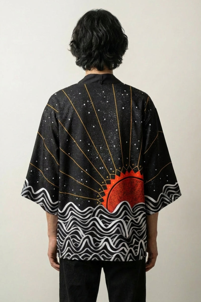 traditionelles Haori 'Tsuki no Taiyo' mit roter Sonne und Sternennacht, japanischer Haori in Vorderansicht