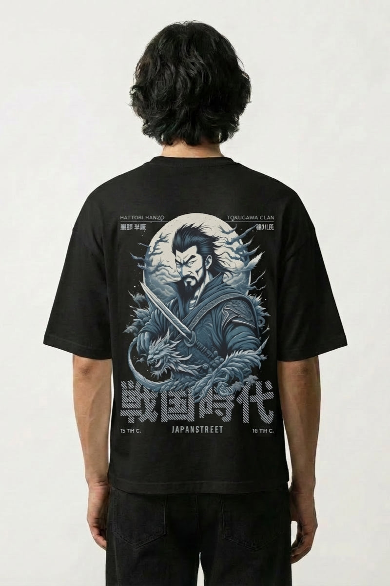 T-Shirt mit japanischer Schrift - かくこと – Studioaufnahme