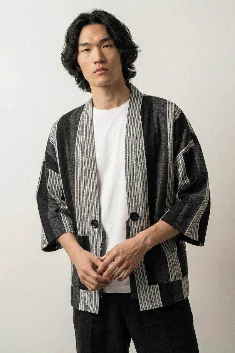 Gestreifter Kimono-Cardigan 'Shurina' – Black Studioaufnahme