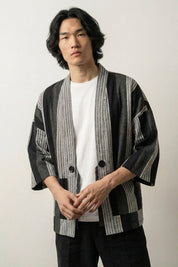Gestreifter Kimono-Cardigan 'Shurina' – Black Studioaufnahme