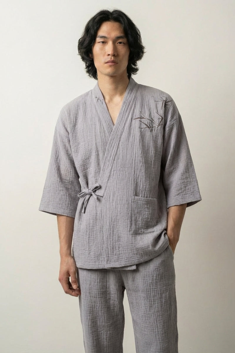 Japanische Nachtwäsche 'Takehai' – Studioaufnahme