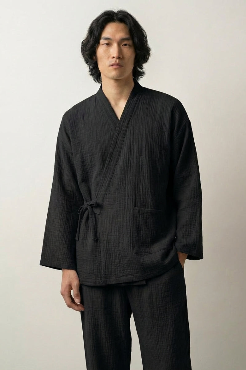 Schwarze Jinbei-Kleidung 'Kuroha' – Studioaufnahme