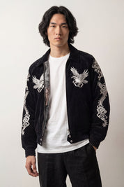 Rücken der Wildleder-Bomberjacke mit dichter Drachenstickerei