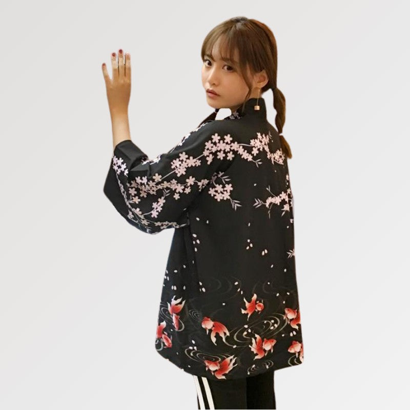 Geblümter Damen-Kimono 'Kurina' – Kimono im traditionellen japanischen Stil für Herren und Damen