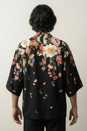 Yukata-Haori 'Floral' mit Pfingstrosen und Kirschblüten, japanischer Haori in Vorderansicht
